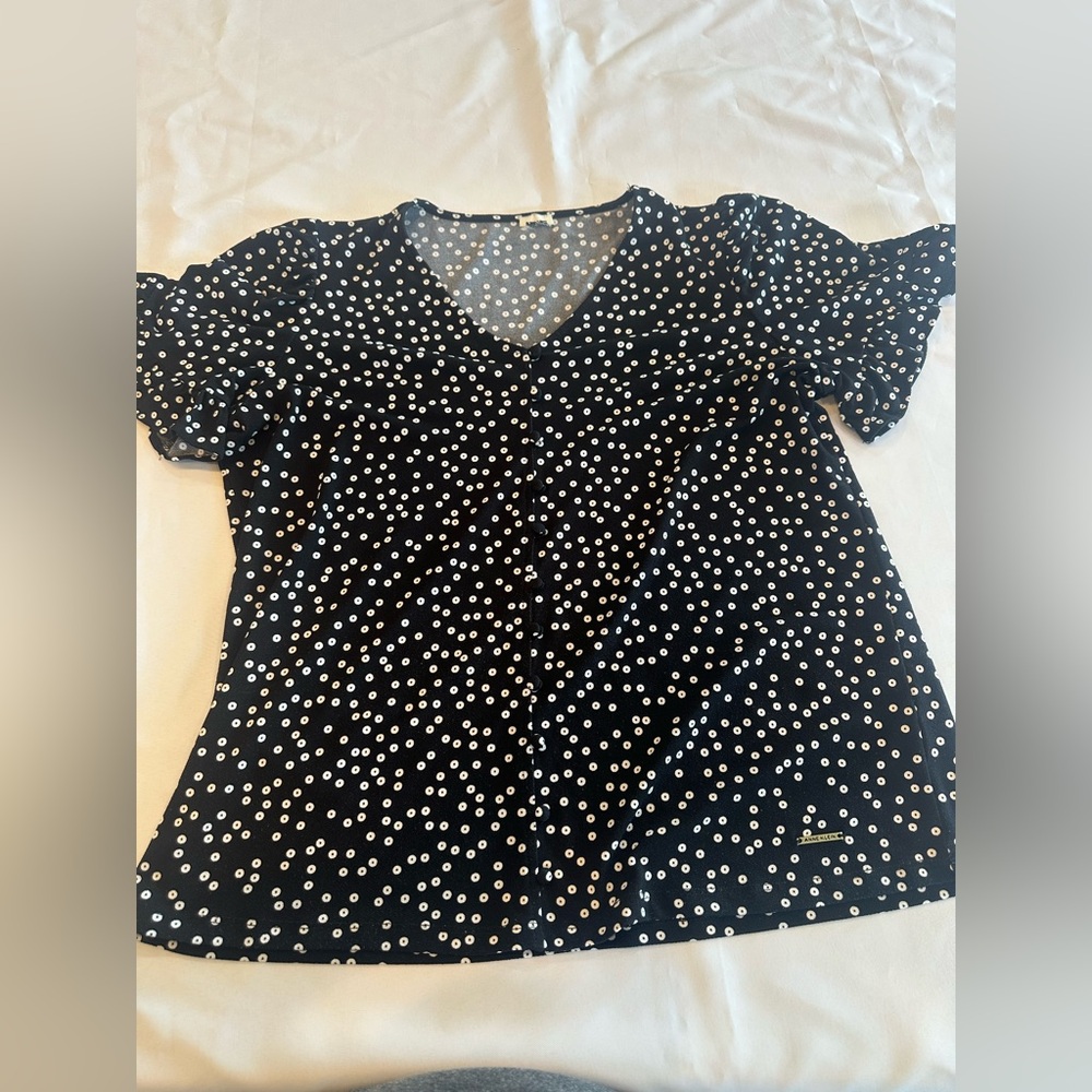 Anne Klein Black and White Flutter Sleeve Blouse